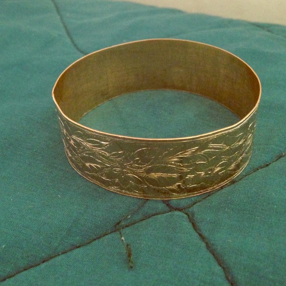 14k solid gold Hawaiian bracelet 22mm light weight