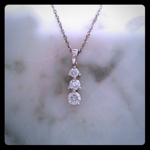 14k White Gold Diamond Necklace
