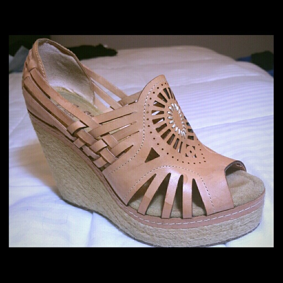 Nude wedges