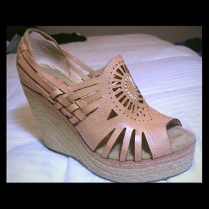 Nude wedges