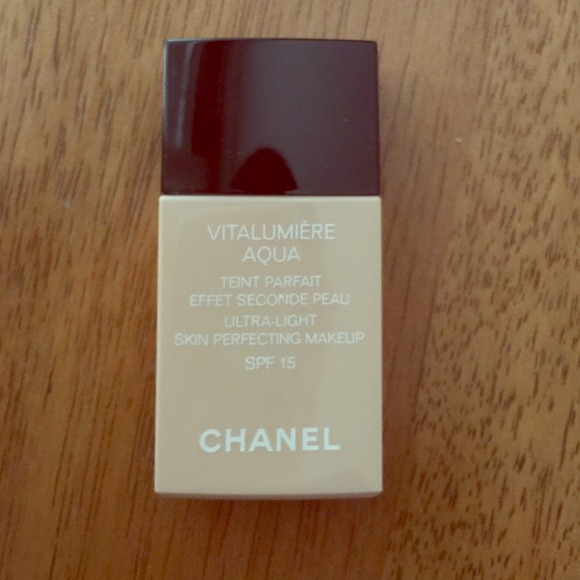 Chanel Vitallière Aqua BEIGE 20 & Chanel Base