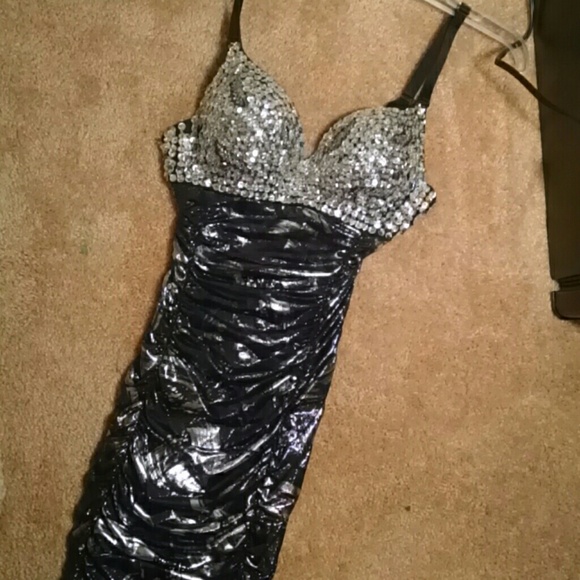 Dress - Picture 1 of 4