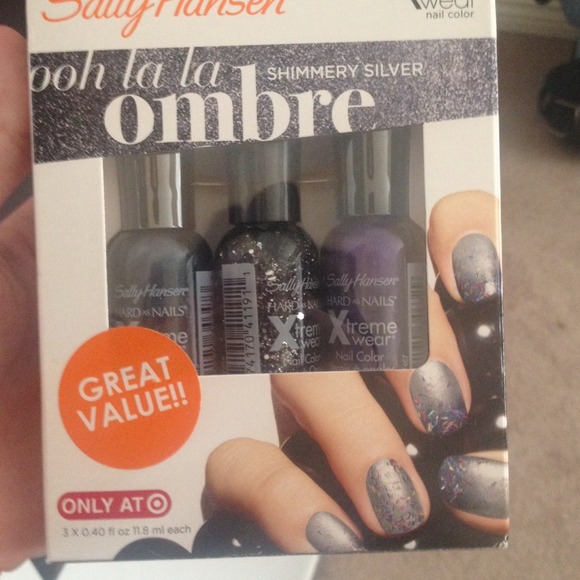 Purple ombré nail polish