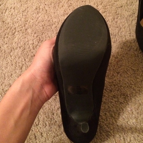 Black heels - Picture 3 of 3