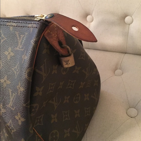 ON HOLD!!!! Authentic Louis Vuitton Speedy 40 - Picture 4 of 4