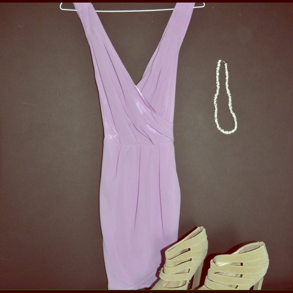 Lavender pretty party dress. Cals.