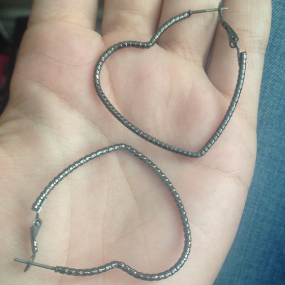 Black heart earrings