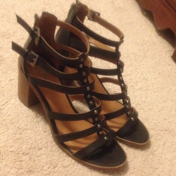 Chunky heel black sandals