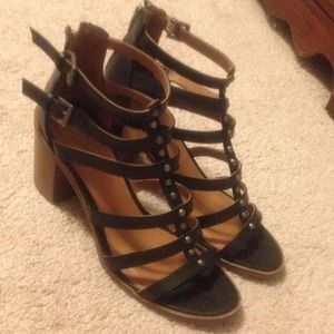 Chunky heel black sandals