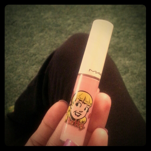Betty LE Mac