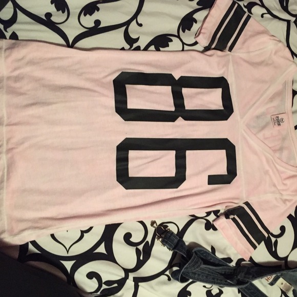 💕Victoria Secret-Pink T-Shirt!!💕 - Picture 1 of 3
