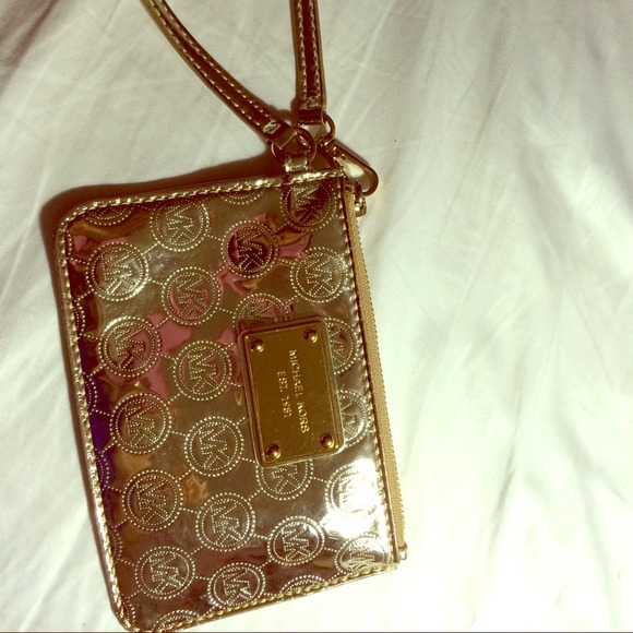 Michael kors wristlet