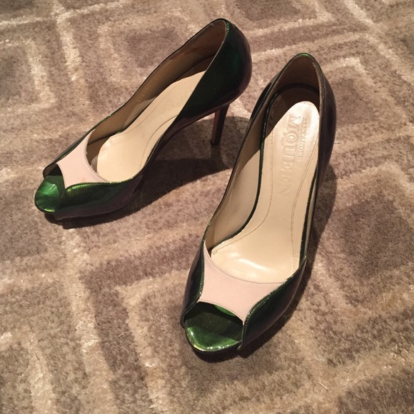 Alexander McQueen patent green pump