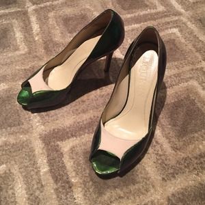 Alexander McQueen patent green pump