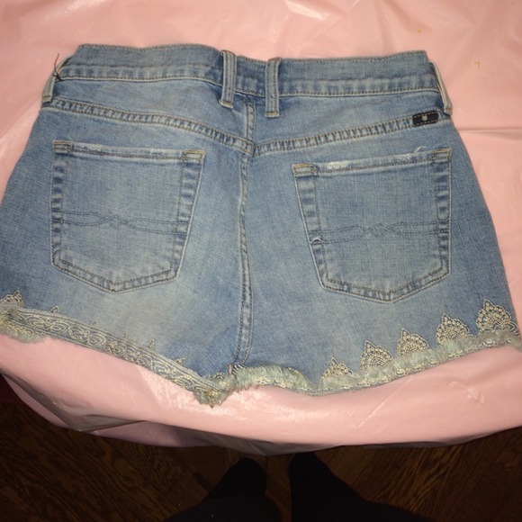 Lucky Brand Shorts - Picture 2 of 4