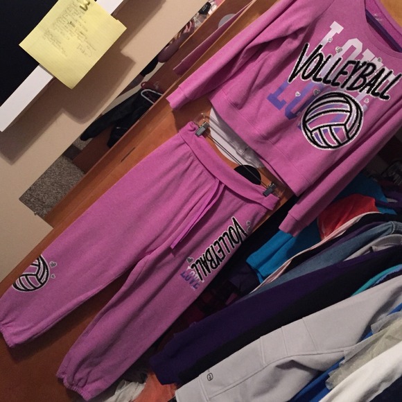 Really cute volleyball sweat outfit