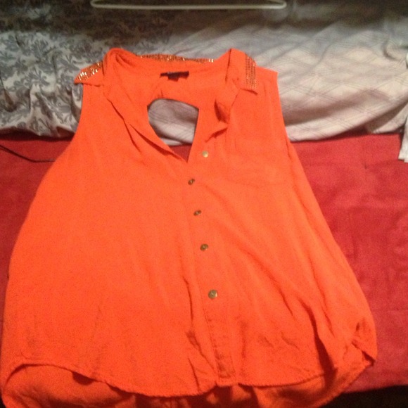 Orange tank with sequenced collar and triangleback