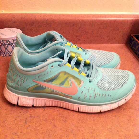 🚫SOLD🚫Additional Pics of Frees - Picture 2 of 3