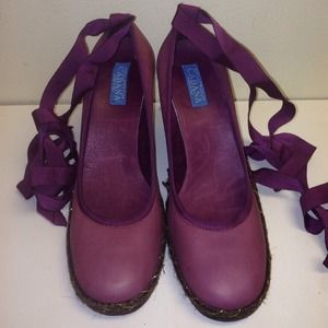 Hollywould Cabana leather purple wedge. Italian 38