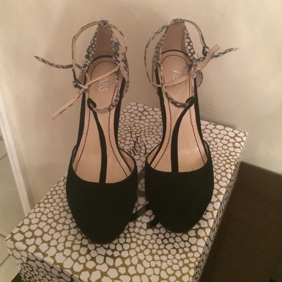 FLASH SALE Allen Schwartz ABS Mary Jane pumps