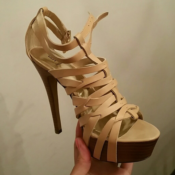 Stylish tan strap heels - Picture 2 of 4