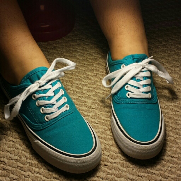 SOLD !! Bongo sneakers Teal size 7