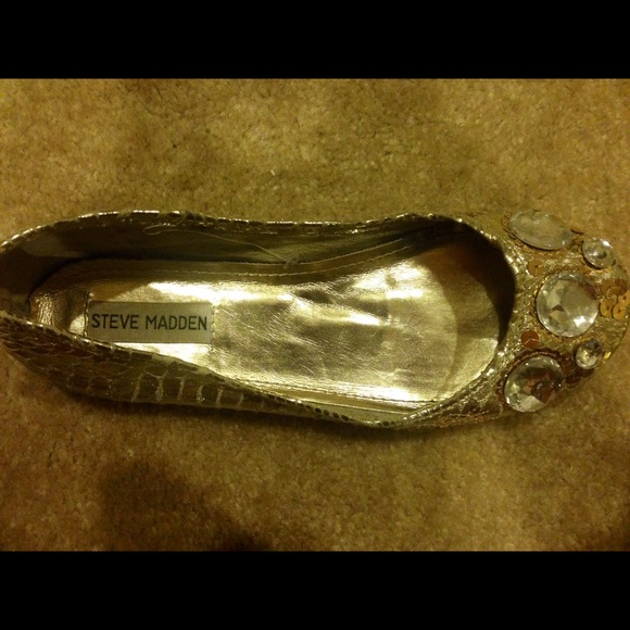 💥PRICE CUT 💥💝Steve Madden Gold Sequenced flats - Picture 3 of 4