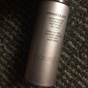 HOURGLASS IMMACULATE LIQUID FOUNDATION