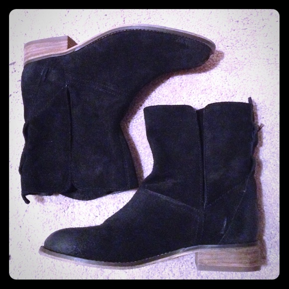 Black Steve Madden Suede Boots