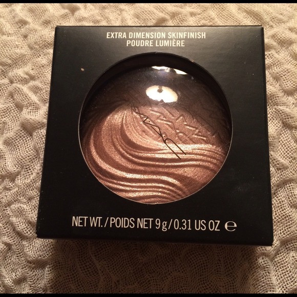 MAC Cosmetics Superb