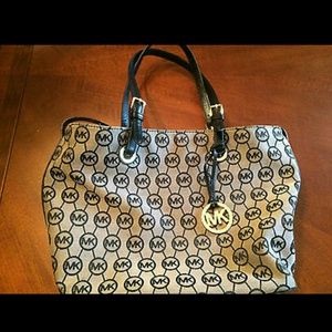 Authentic Michael Kors Medium tote