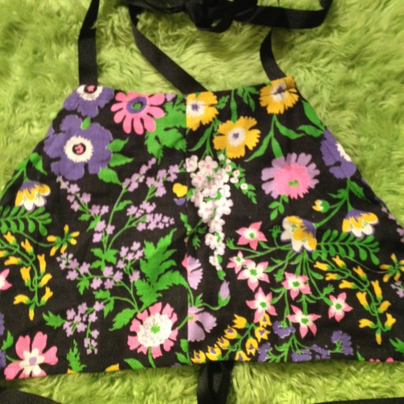 ❤️SOLD❤️ 70s vtg floral crop top halter - Picture 2 of 4