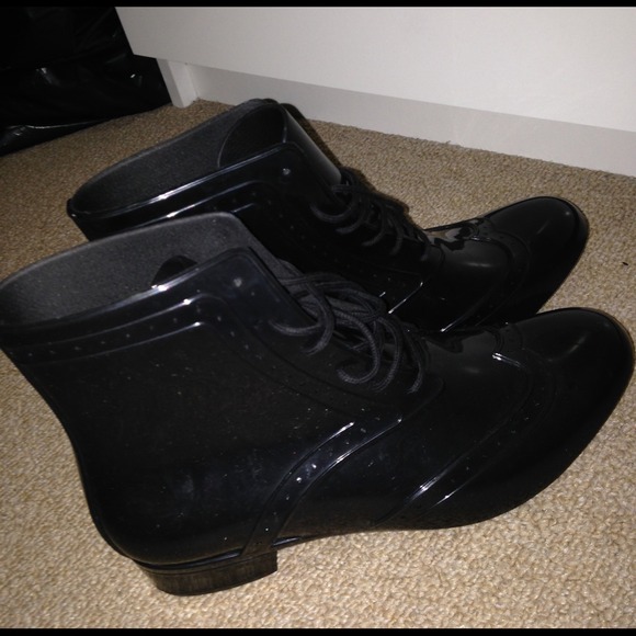 rain boots - Picture 1 of 2