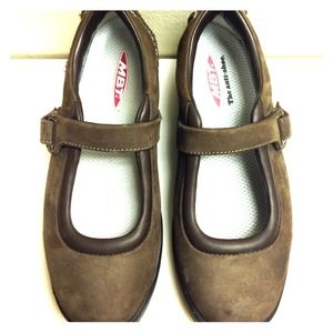 MBT brown Kaya Mary Jane. US 8