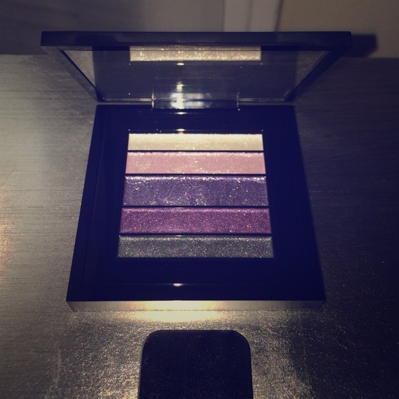 M.A.C Veluxe Pearlfusion Shadow Plumluxe