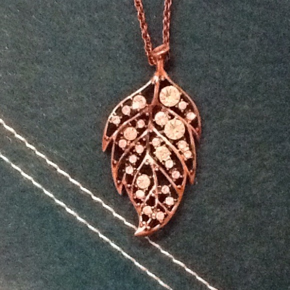 A Glamorous Leaf!  NWOT