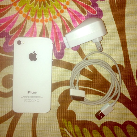Iphone 4 wall charger and cord!!