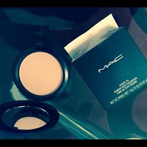 Mac studio fix powder plus foundation NC 20