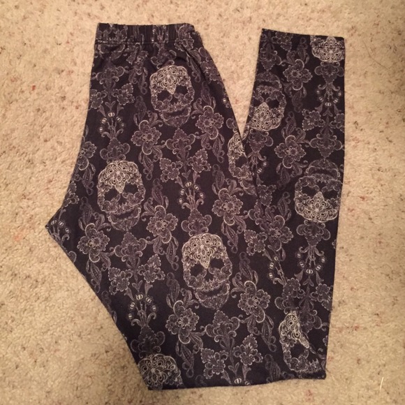 BDG urban outfitters skull leggings