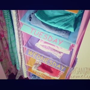 💛REDUCED. Weekly clothing storage for closets!