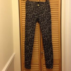 Fitted/skinny black and white jeans.  H&M