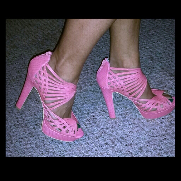 CORAL FAUX LEATHER STRAP UP PEEP TOES - SIZE 9.NEW - Picture 5 of 8