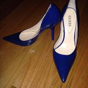Guess Navy pumps