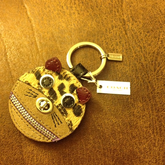 🎉🎉HP 🎉🎉New authentic Coach keyfob - Picture 2 of 4