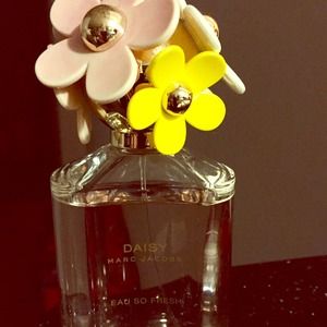 DAISY by Marc Jacobs Eau so Fresh 4.25 oz