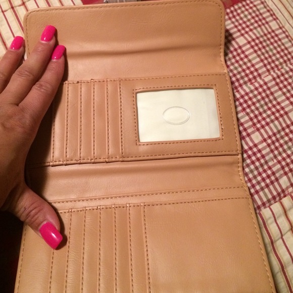 Guess Wallet - Picture 2 of 2