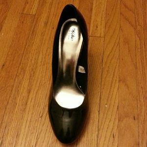 Mossimo pump heels shoes size 8 black