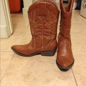 Juniors' stylish cowboy boots from Kohls