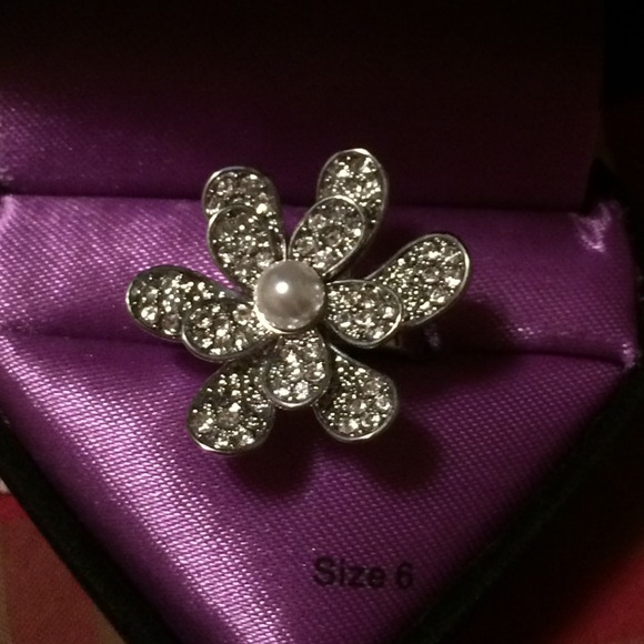 Guess ring