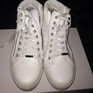 Steve Madden All white sneakers